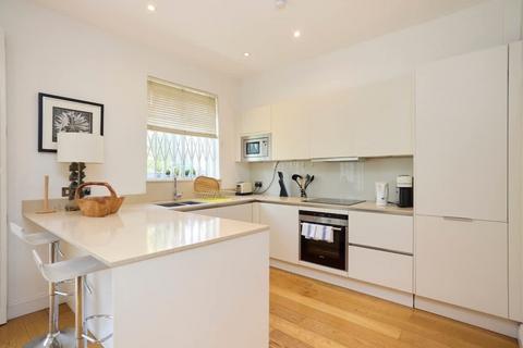 4 bedroom ground floor flat to rent, Porchester Terrace