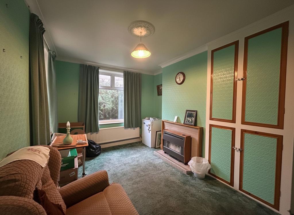 Sitting/dining room