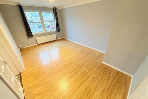 3 bedroom flat to rent, Mid Street, Kirkcaldy, KY1