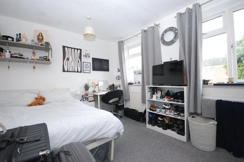 4 bedroom property to rent, Little Dimocks, London SW12