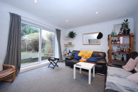 4 bedroom property to rent, Little Dimocks, London SW12