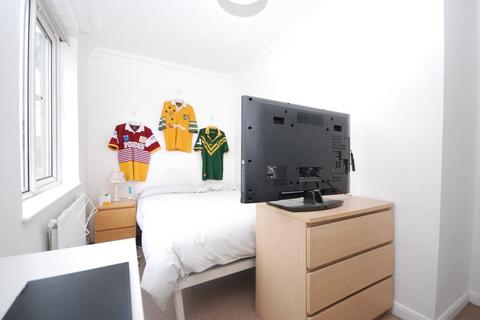 4 bedroom property to rent, Little Dimocks, London SW12