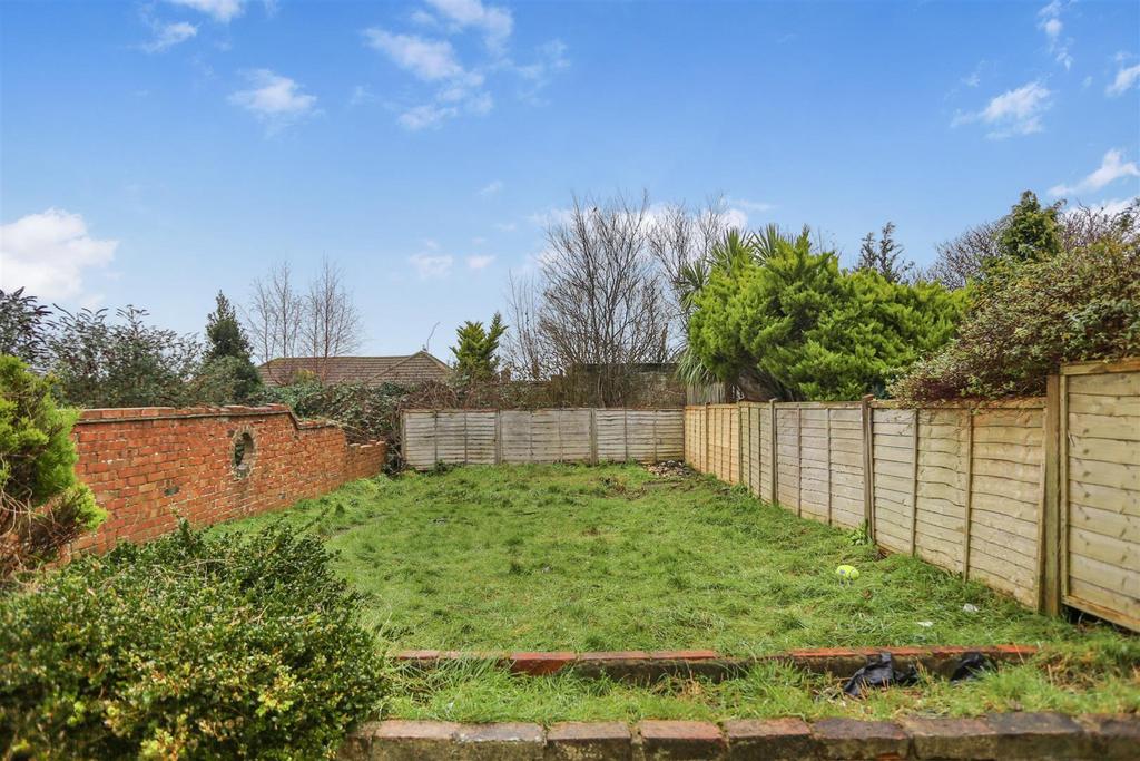 17 Eastbourne Road gard2.jpg