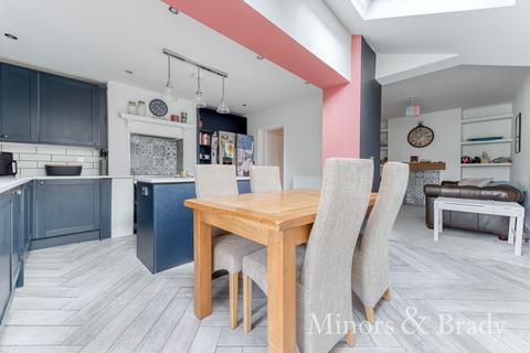 4 bedroom semi-detached house to rent, Station Road, Drayton, NR8