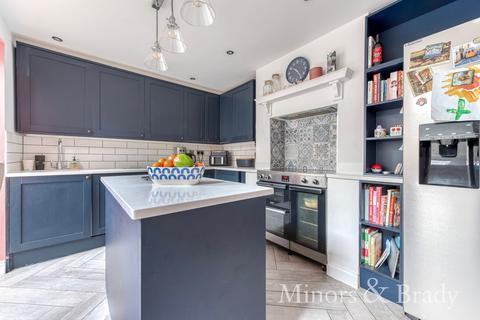 4 bedroom semi-detached house to rent, Station Road, Drayton, NR8