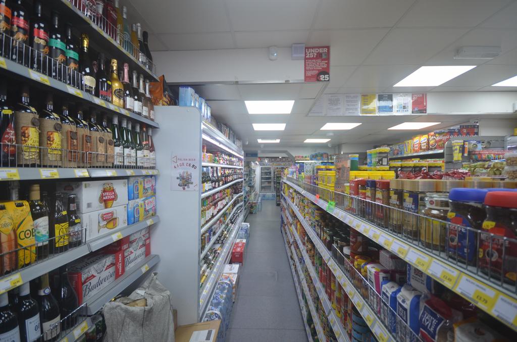 Commercial property to rent Forest Road, Walthams