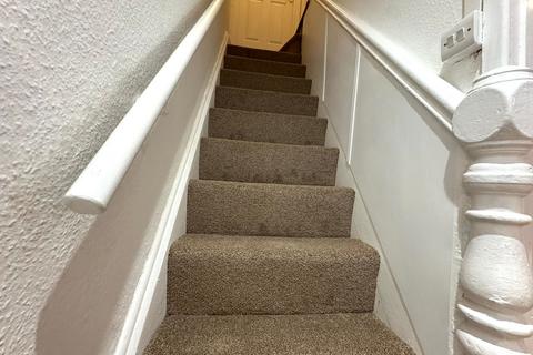 2 bedroom terraced house to rent, Rickards Street, Pontypridd, CF37