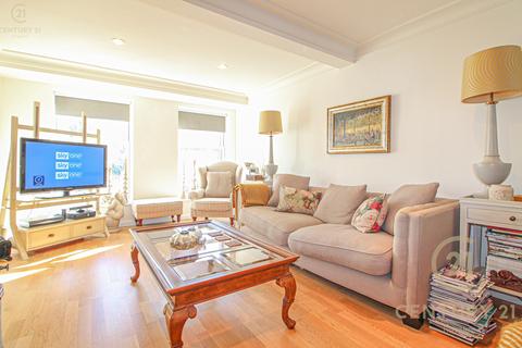 3 bedroom terraced house to rent, Church Road, LONDON SW19