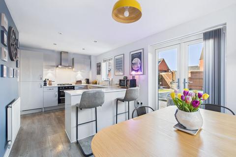 4 bedroom detached house for sale, Beverley Way, Towcester, NN12