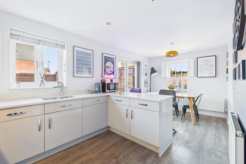 4 bedroom detached house for sale, Beverley Way, Towcester, NN12