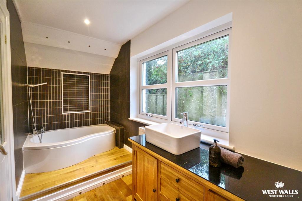 Ensuite bathrom