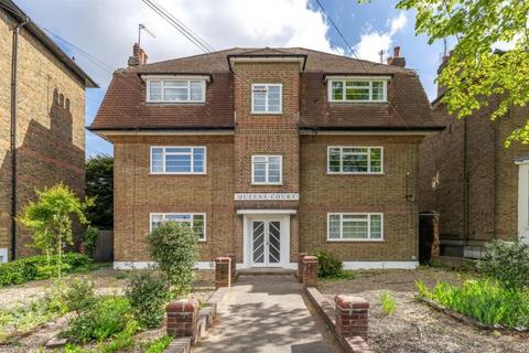 undefined, Queens Road, Twickenham TW1