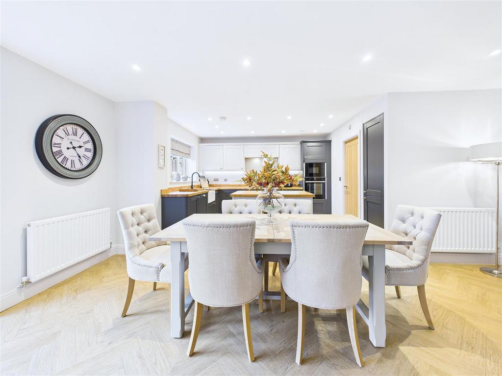 CAM04366 G0-PR0160-STILL018.jpg