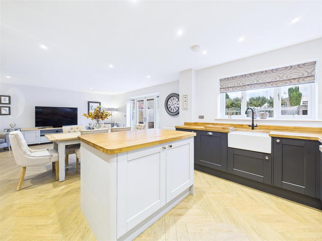 CAM04366 G0-PR0160-STILL021.jpg