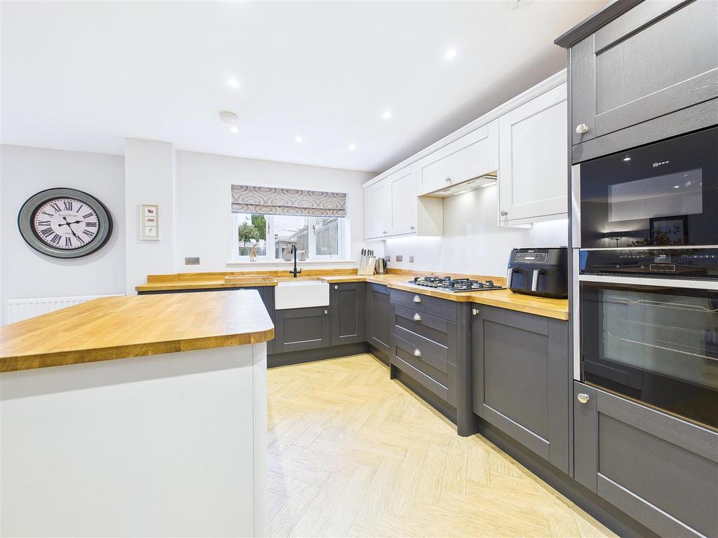 CAM04366 G0-PR0160-STILL022.jpg