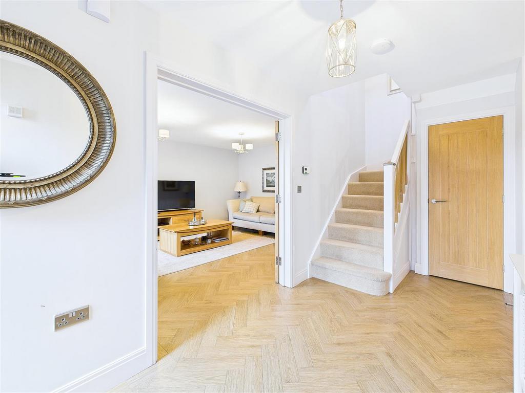 CAM04366 G0-PR0160-STILL005.jpg