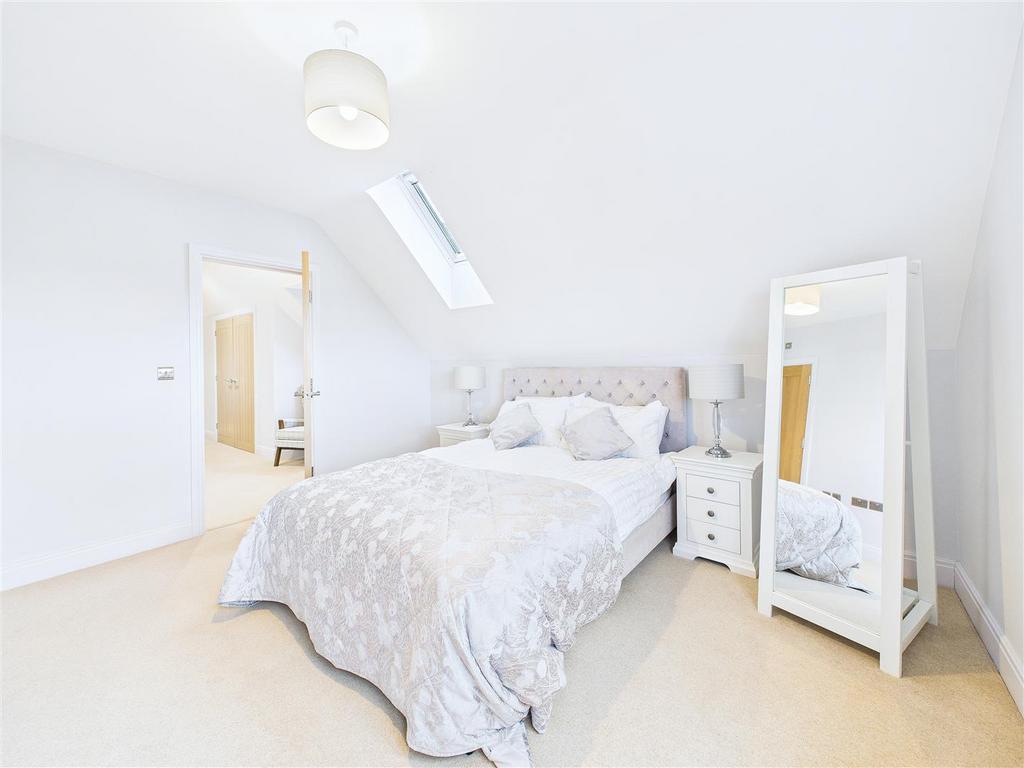 CAM04366 G0-PR0160-STILL032.jpg