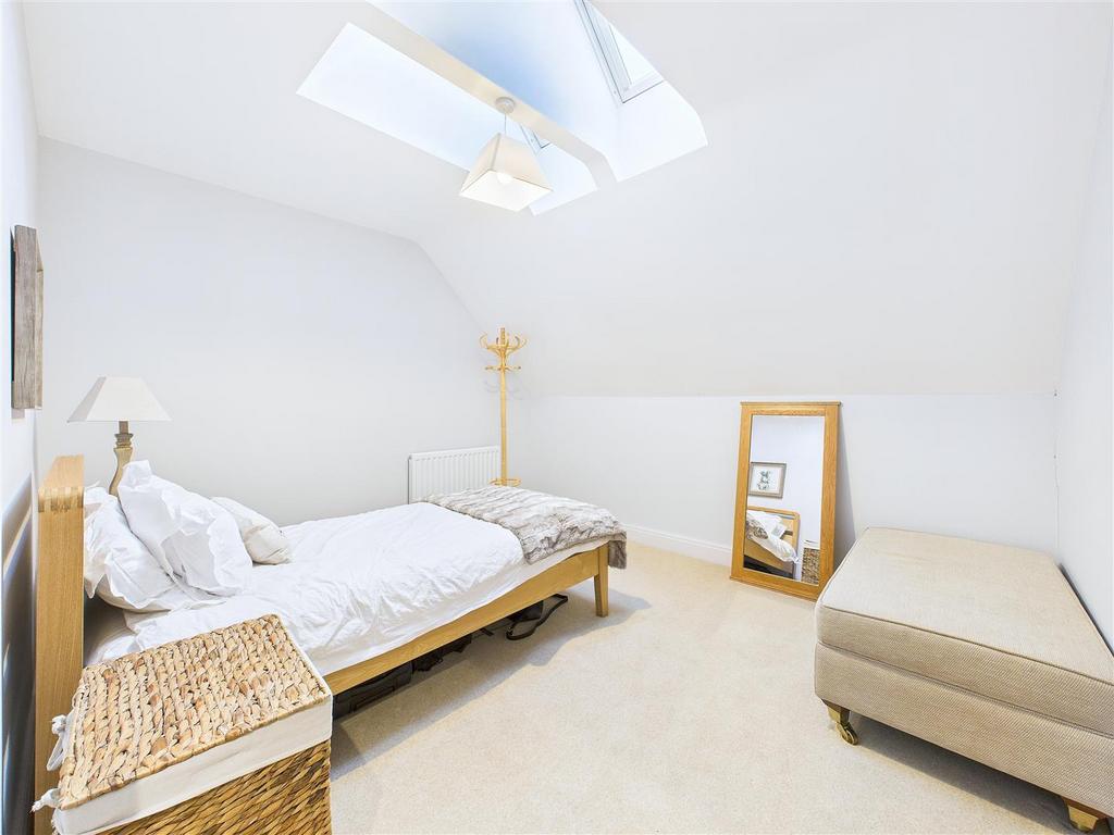 CAM04366 G0-PR0160-STILL035.jpg