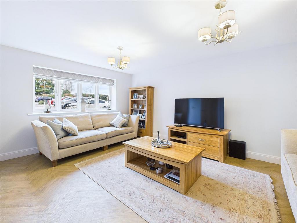 CAM04366 G0-PR0160-STILL008.jpg