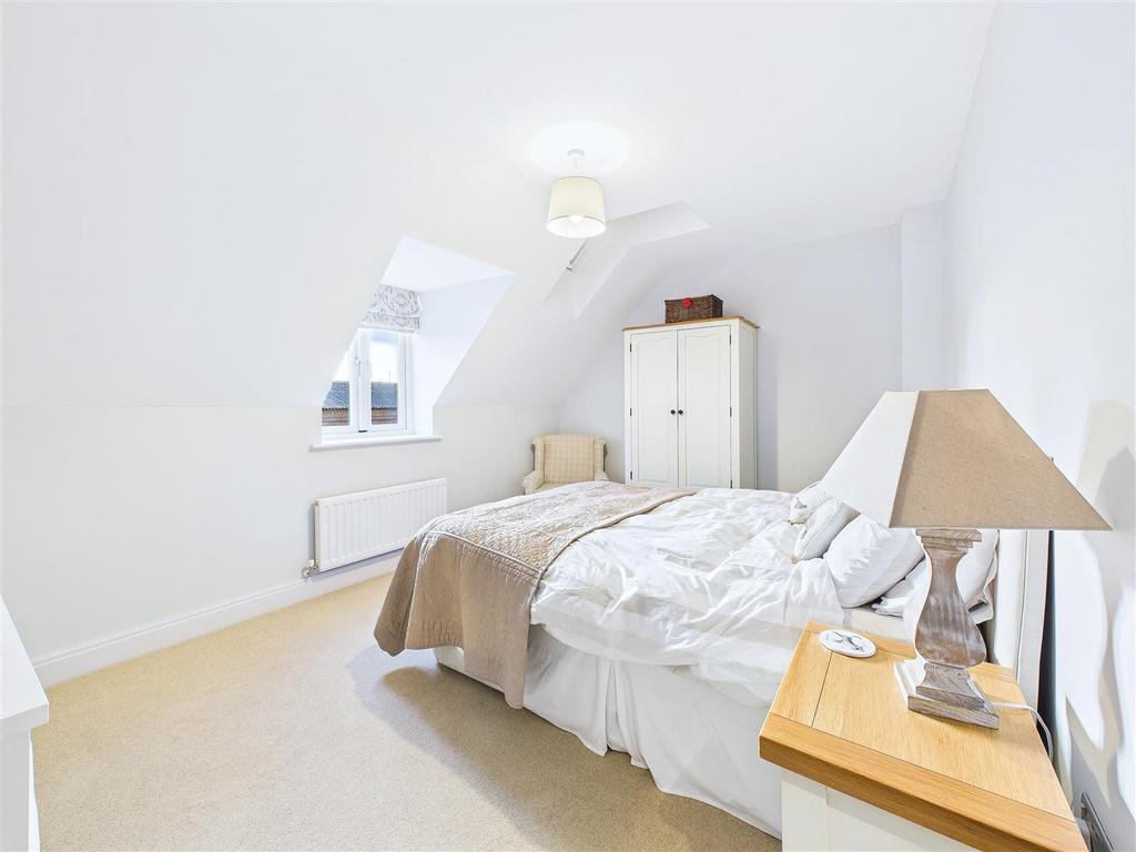 CAM04366 G0-PR0160-STILL039.jpg