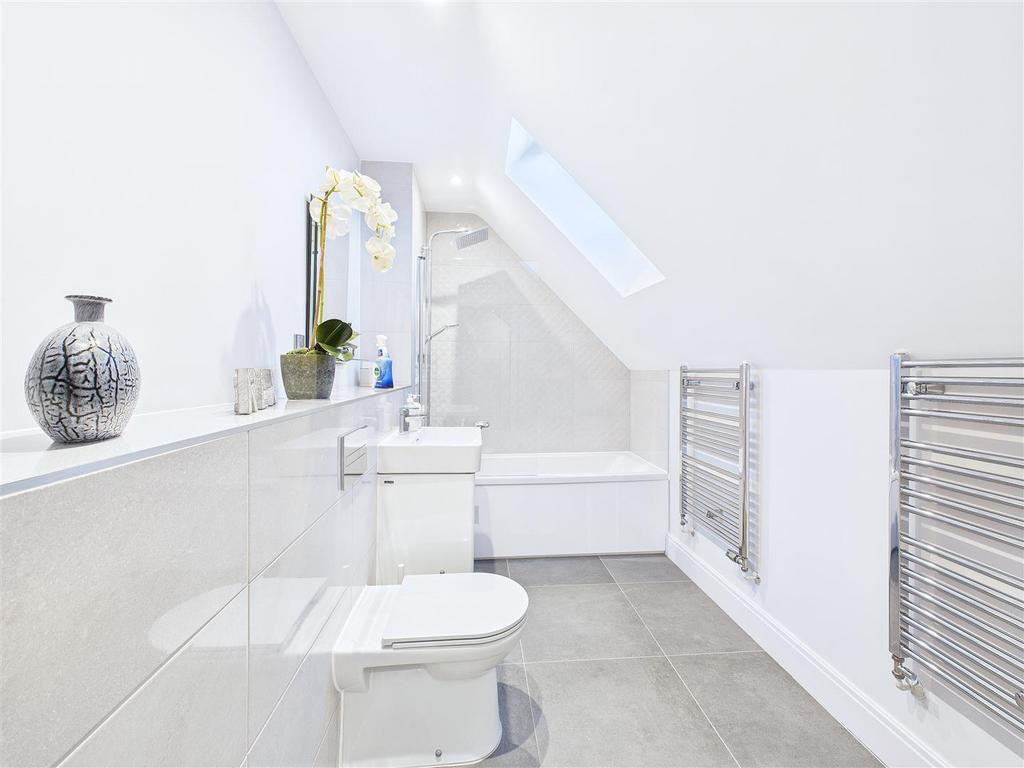 CAM04366 G0-PR0160-STILL041.jpg