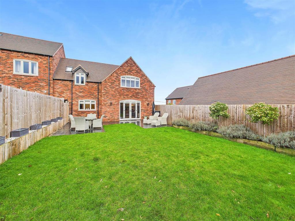 CAM04366 G0-PR0160-STILL028.jpg