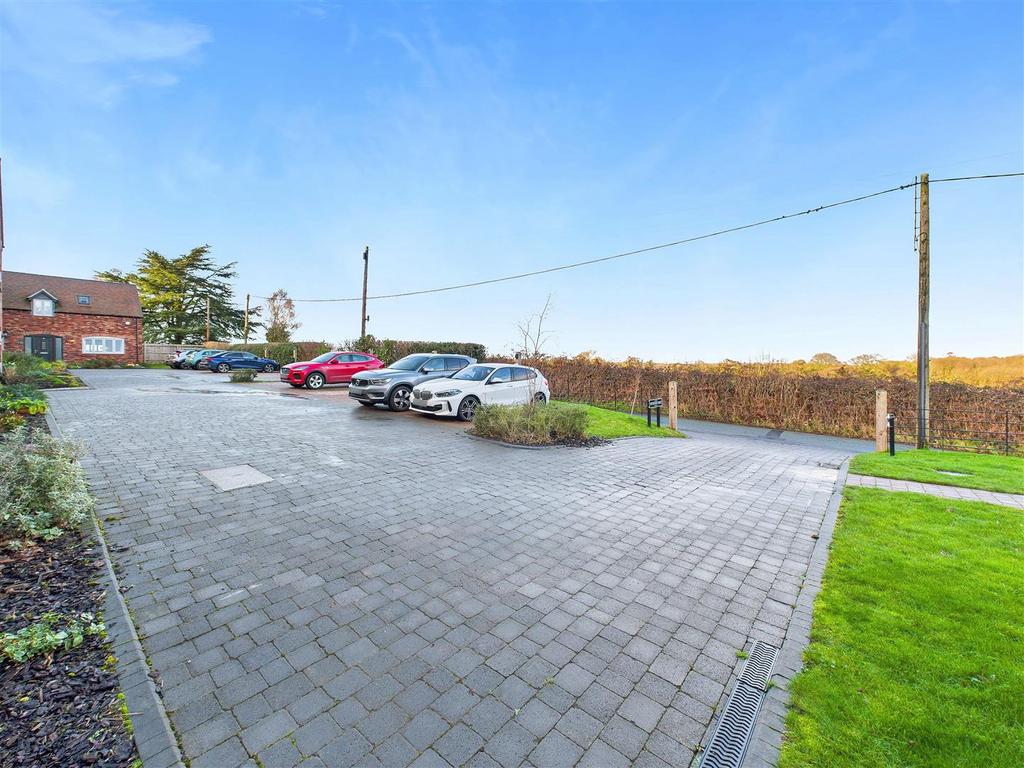 CAM04366 G0-PR0160-STILL047.jpg