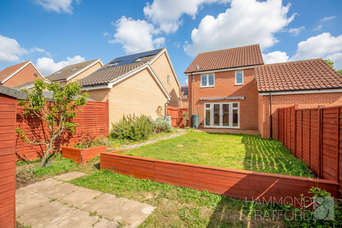 3 bedroom detached house for sale, Freesia Way, Cringleford