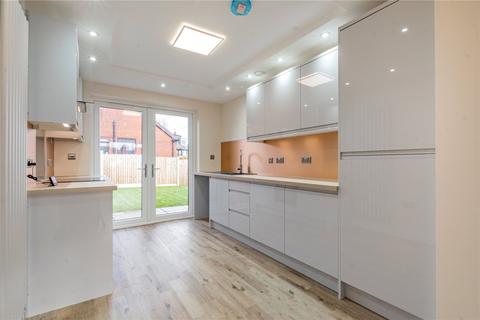 3 bedroom bungalow for sale, Cotswold Avenue, Oldham OL2