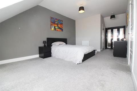 4 bedroom semi-detached house for sale, Furnace Green, Crawley