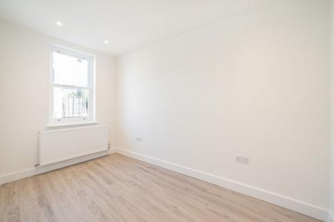4 bedroom semi-detached house to rent, Sulina Road, London SW2