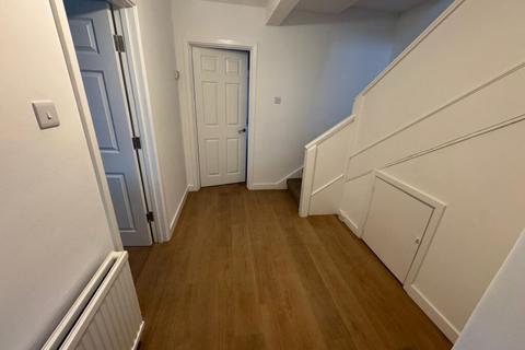 3 bedroom semi-detached house to rent, 3 Bedroom Semi-detached House – Beverley Close, Winchmore Hill N21