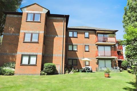 2 bedroom flat to rent, The Millstream, High Wycombe, HP11