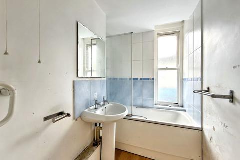 1 bedroom flat for sale, Flat 12 Iona House, Nelson Street, Aldershot, Hampshire, GU11 1HF