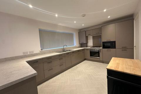 4 bedroom detached house to rent, Lady Royd Gardens, Bradford, West Yorkshire, BD9