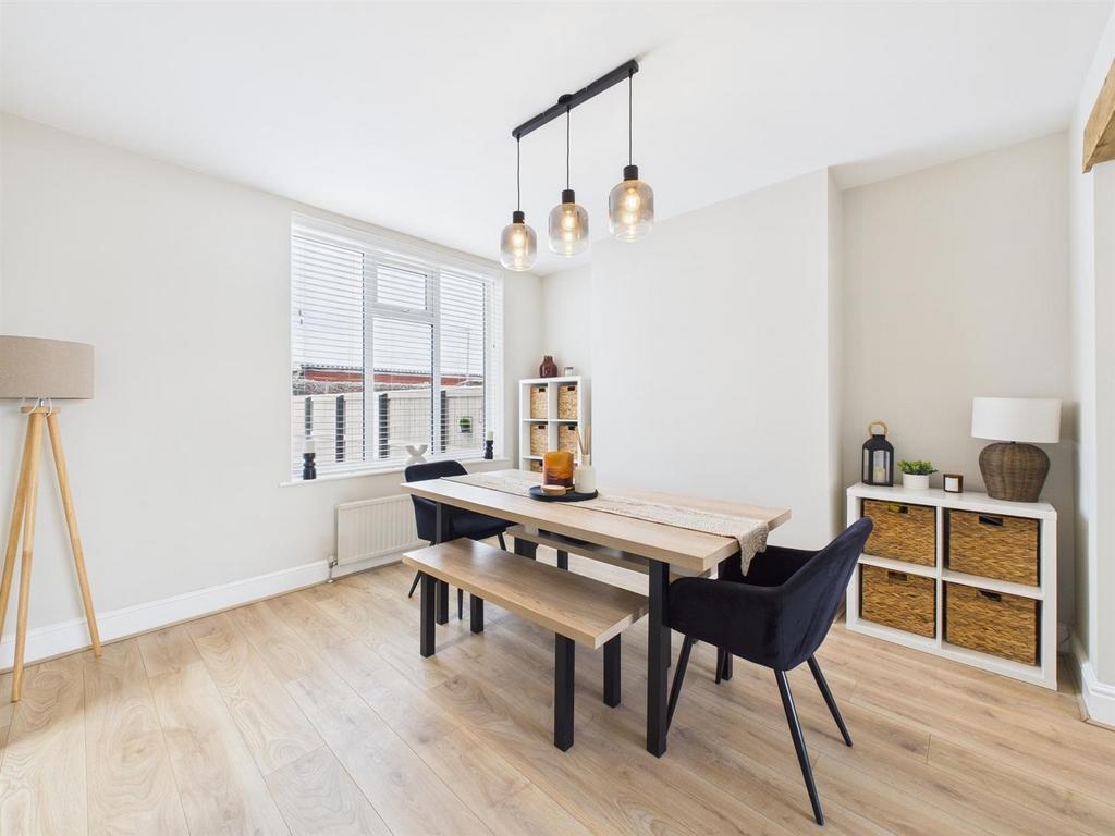 Dining room: