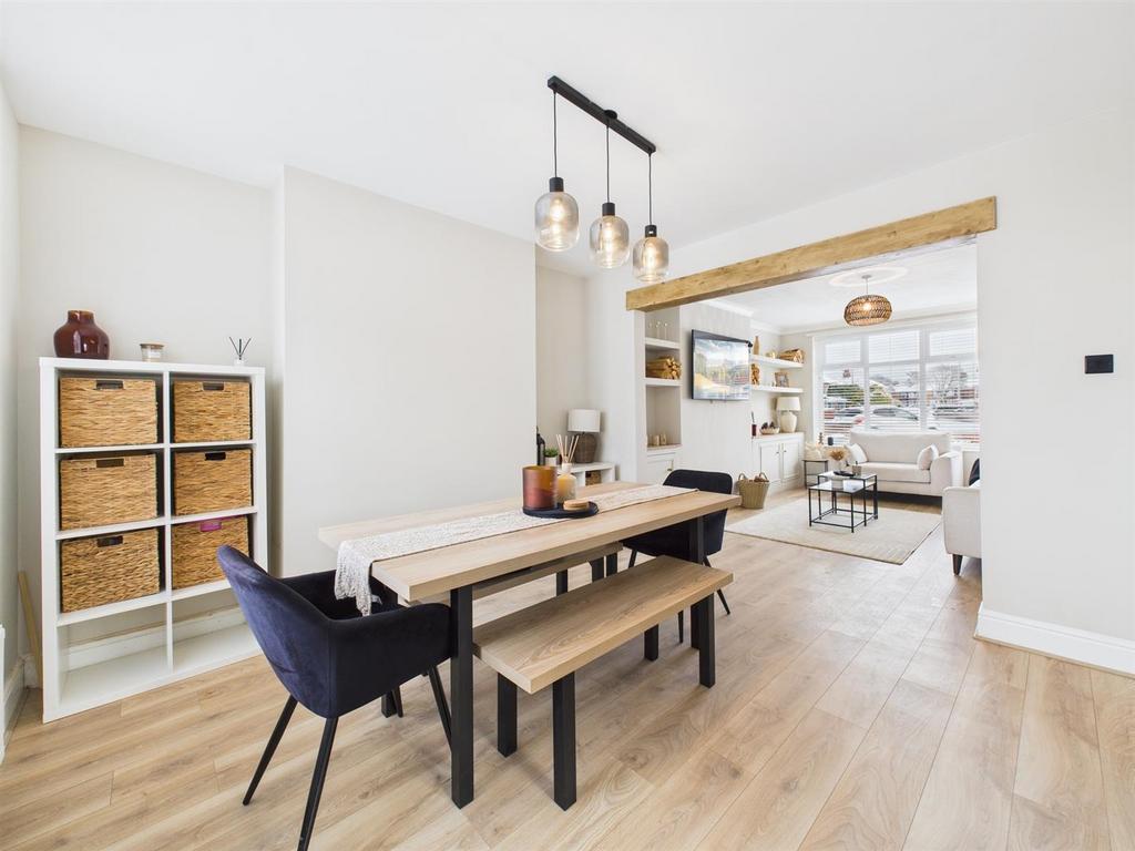 Dining room: