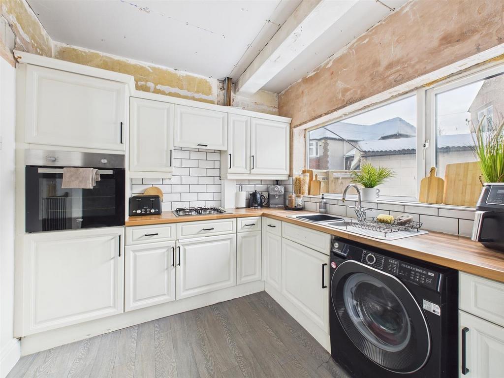 Kitchen: