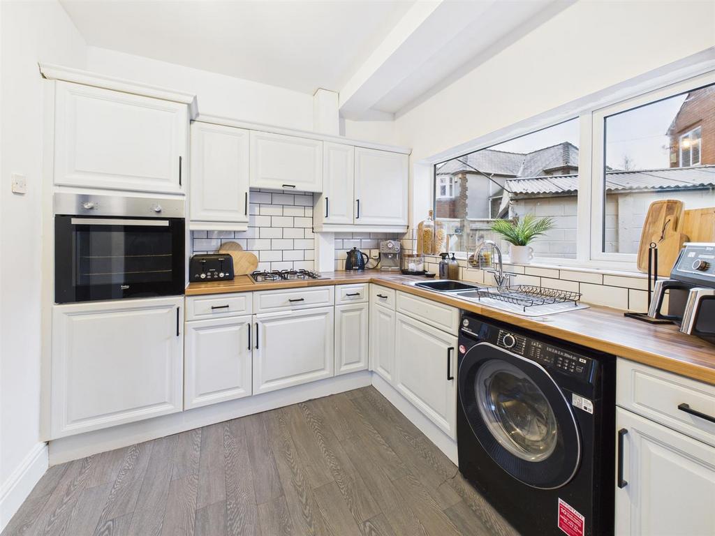 Kitchen: