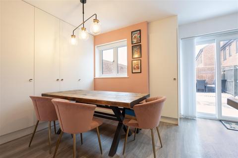 3 bedroom townhouse for sale, Collingwood Gardens, North Shields