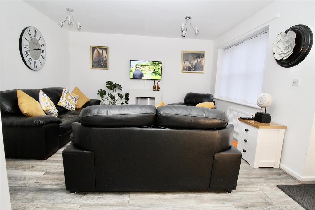 Lounge/Dining Room