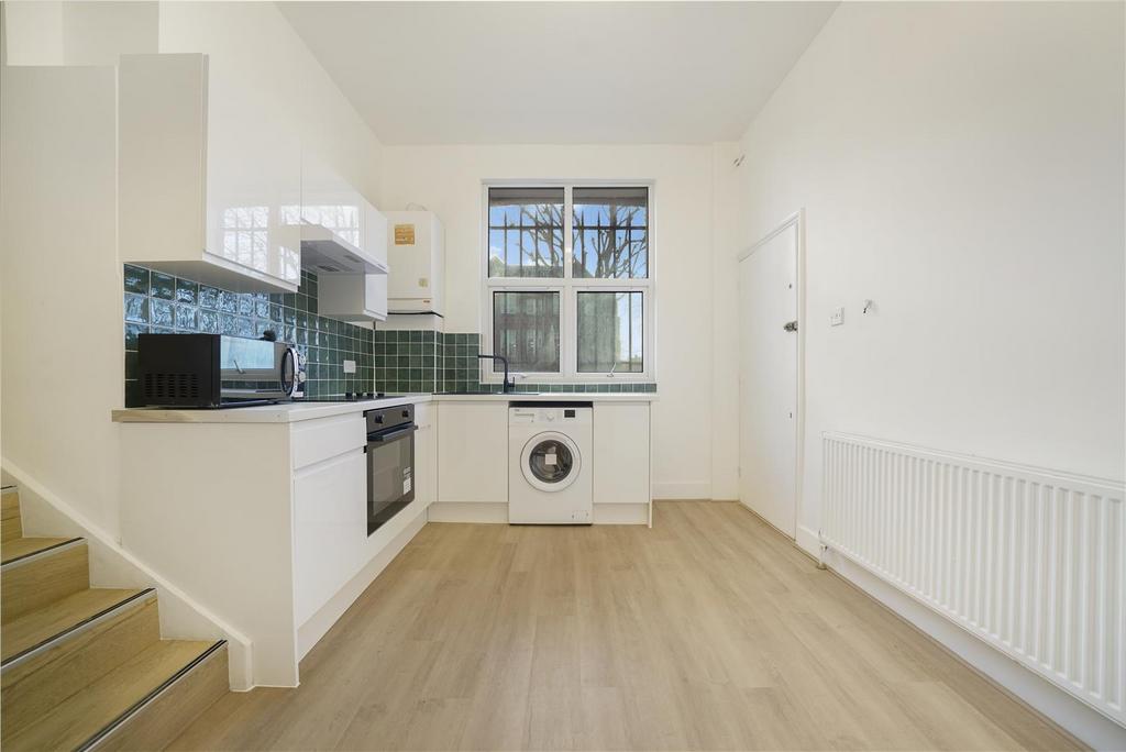 Kitchen with sitting area