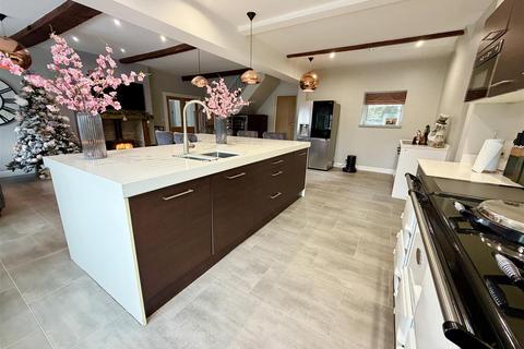 6 bedroom detached house for sale, Woodhouse Lane., Halifax