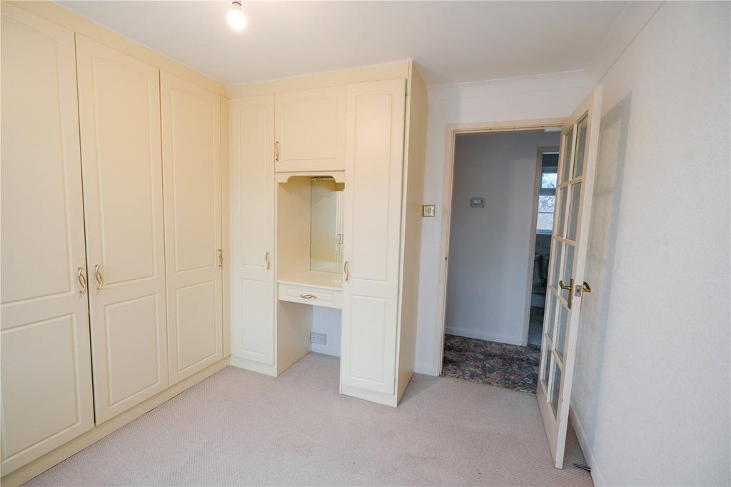 Bedroom 1 (2)
