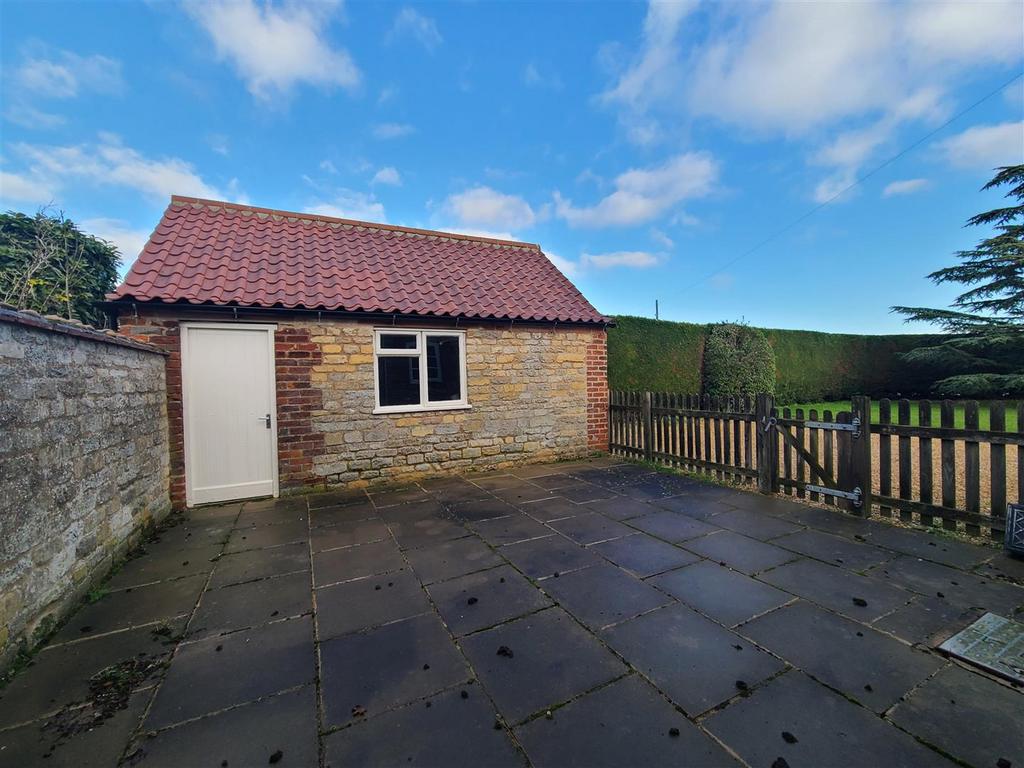Outbuilding.jpg