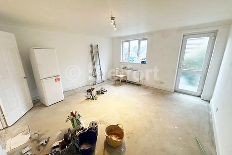 3 bedroom maisonette to rent, Malyon Court,  Barking Road, London E6