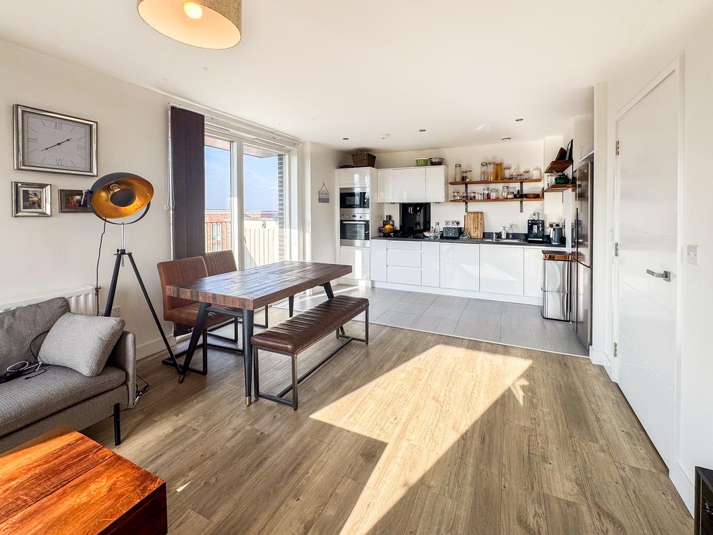 Kitchen / Dining Area