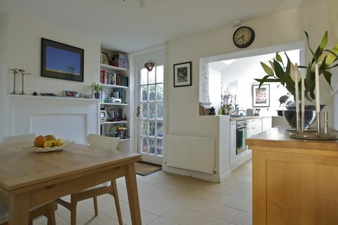 2 bedroom house to rent, Florence Road, Chichester, PO19