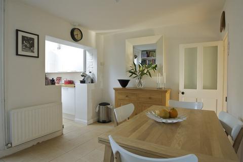 2 bedroom house to rent, Florence Road, Chichester, PO19