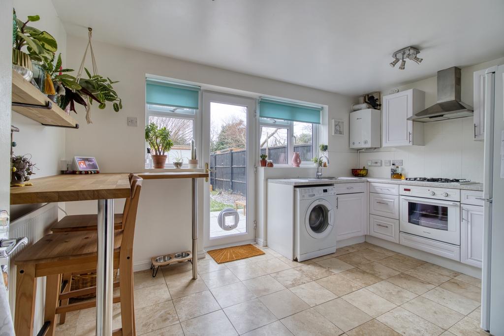 Kitchen Diner - Ewe Move Swindon South